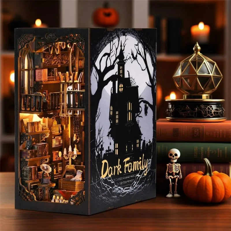 Book Nook – La Sombre Famille — vue 3