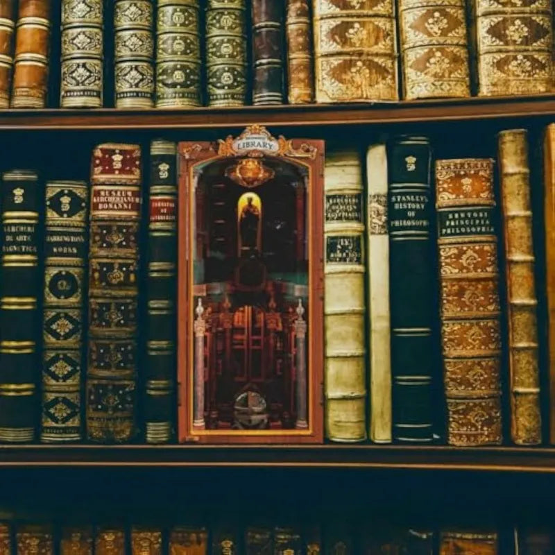 Book Nook – La Bibliothèque du Monastère — vue 6