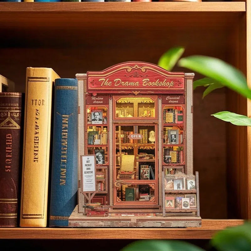 Maison Miniature – The Drama Bookshop — vue 2