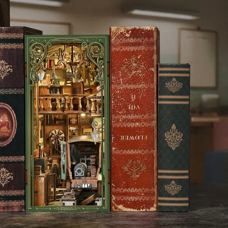 Book Nook – La Dame au Radium